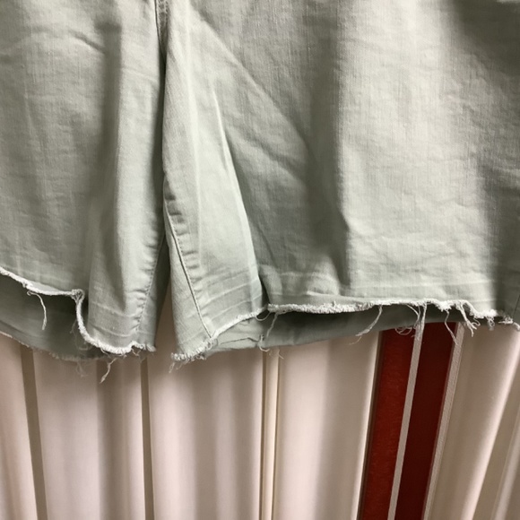Seven7 Weekend Bermuda Shorts Stretch with Fringe Pale Green Size 2X - Picture 3 of 6